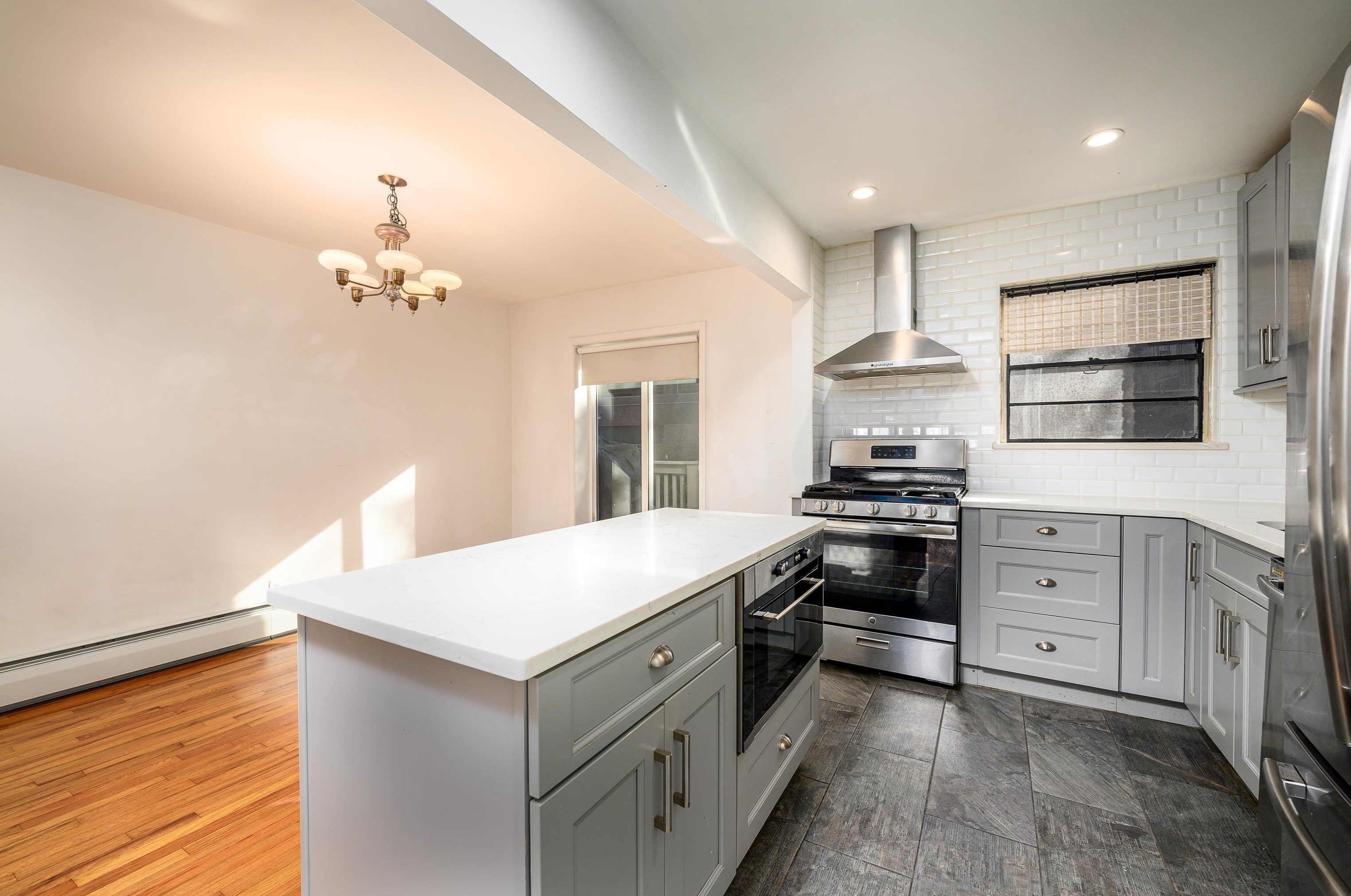 58 College St, Jersey City, NJ 07305