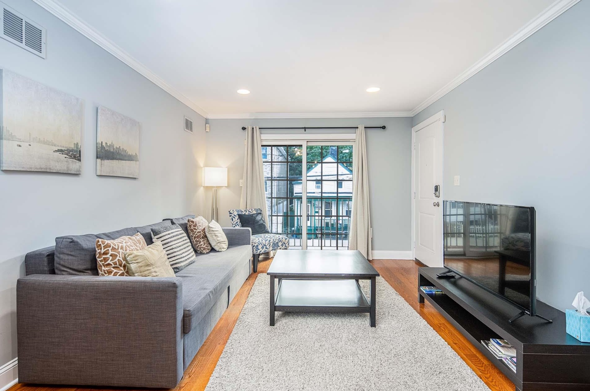 72 Hutton St #1, Jersey City, NJ 07307