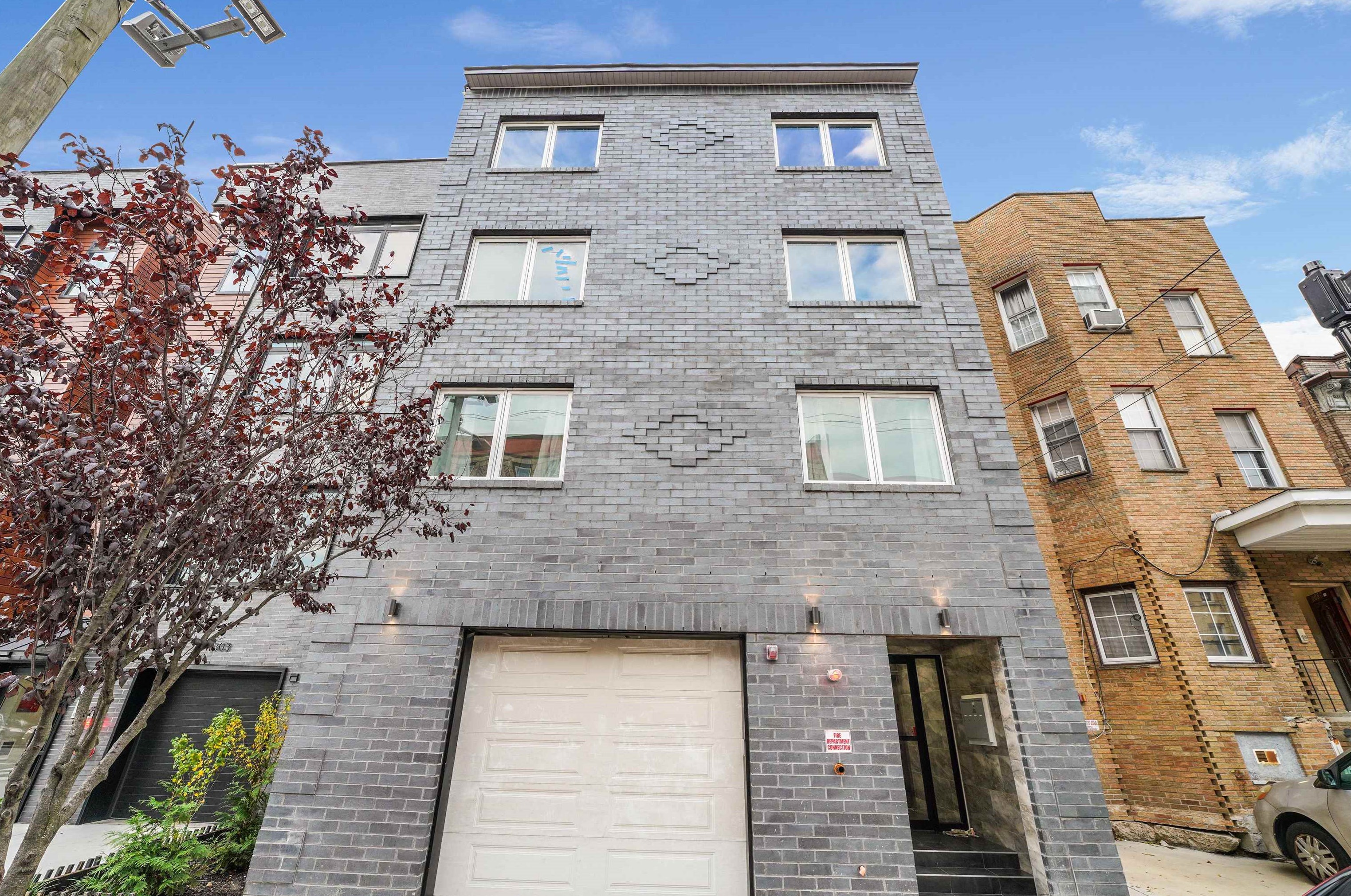 1305 Palisade Ave, Union City NJ  07087-4221 exterior