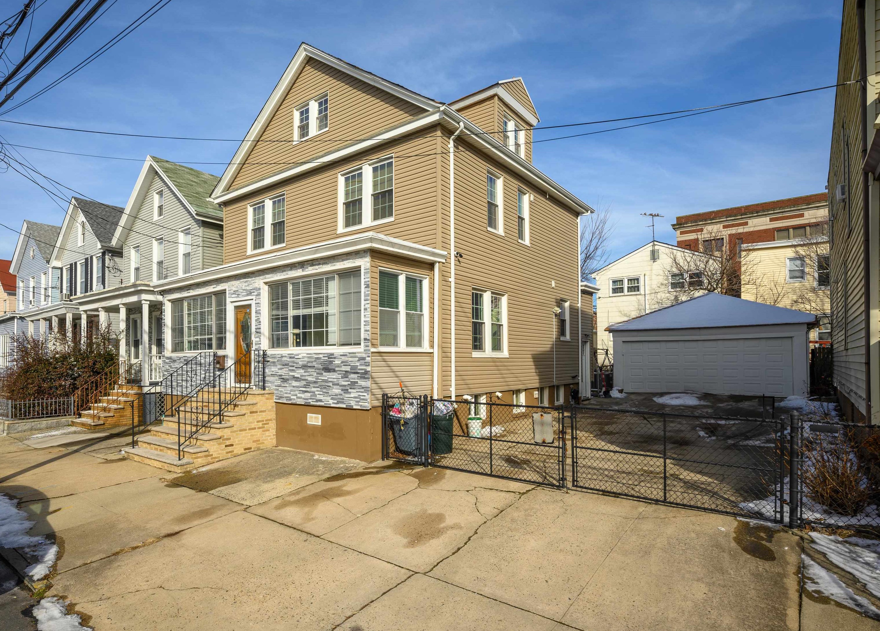 178 Pearsall Ave, Jersey City, NJ 07305-3805