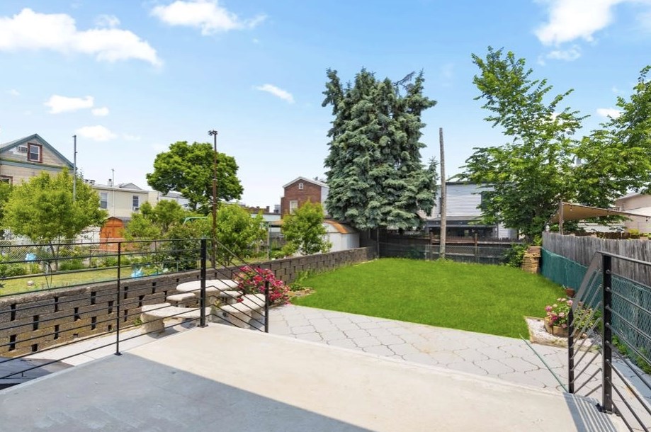 618 17th St #1, Union City, NJ 07087
