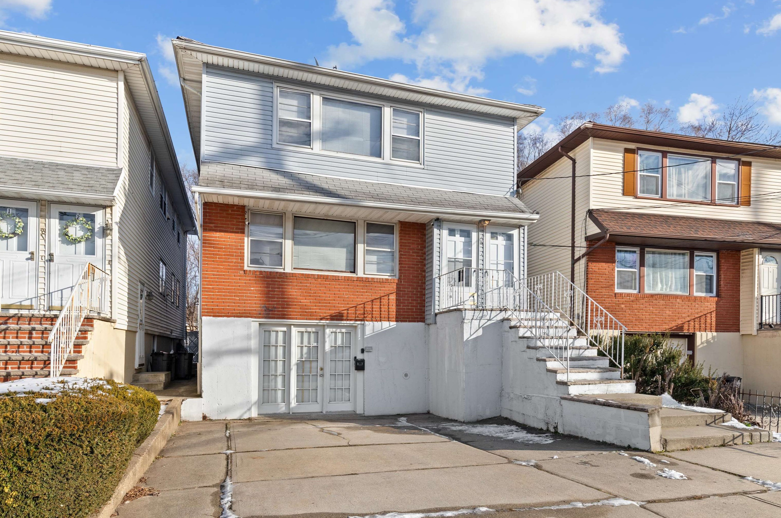 16 Sycamore Rd, Bayonne, NJ 07002