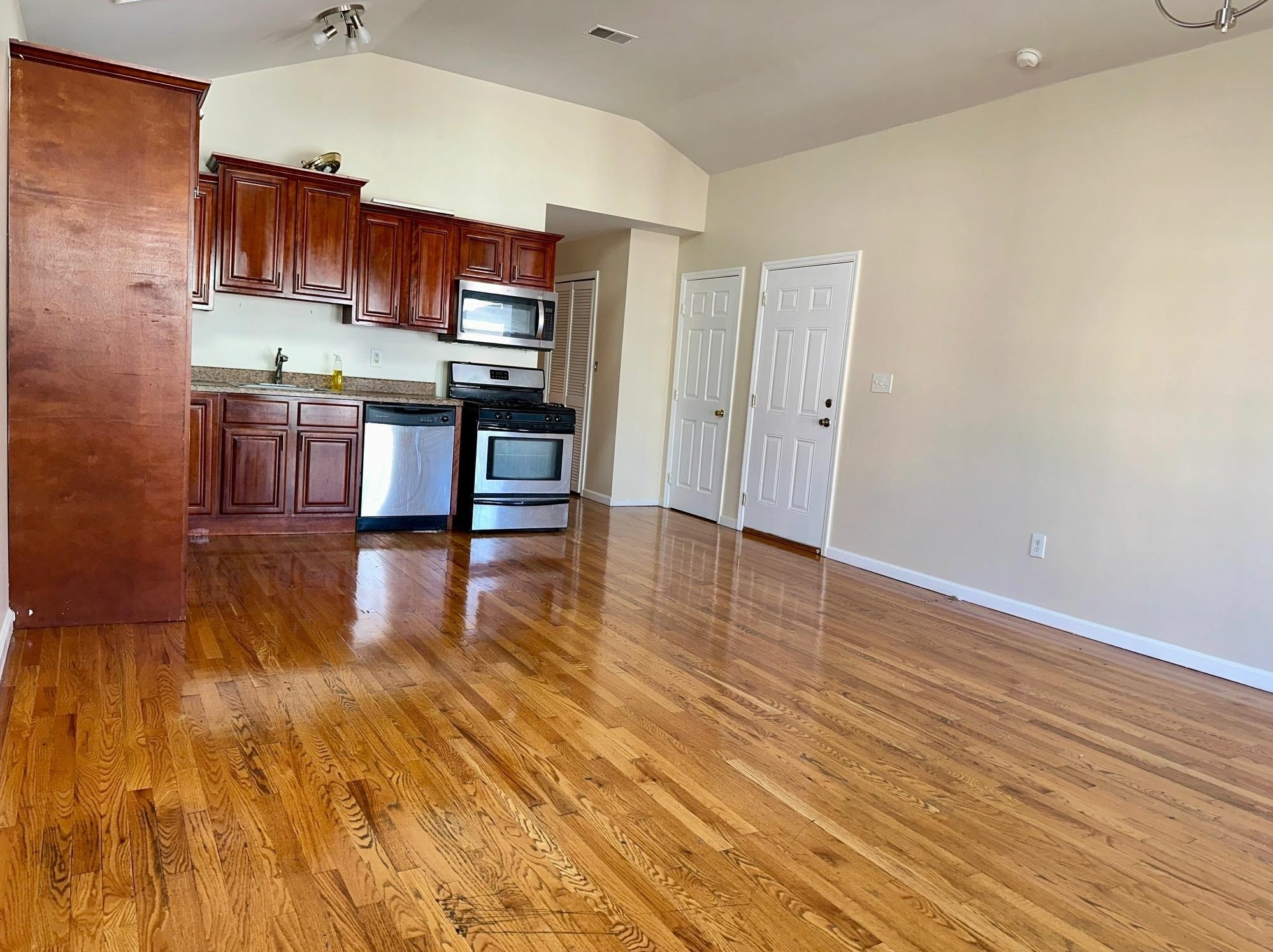265 Grant Ave #2, Jersey City, NJ 07305