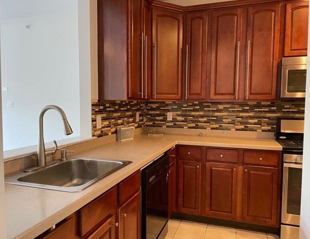 5 Roosevelt Stadium Ct, Jersey City NJ  07305-5519 exterior