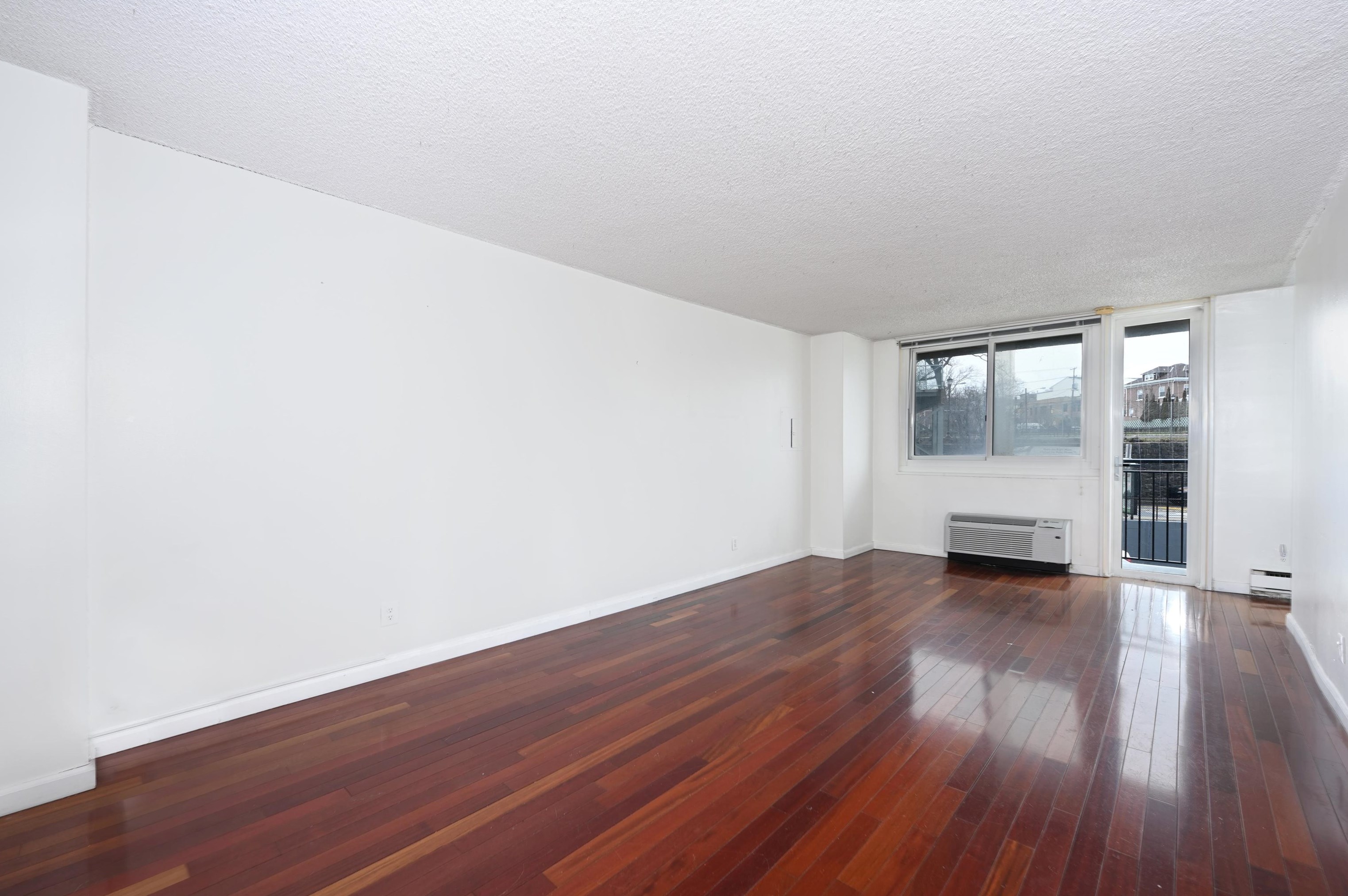 100 Manhattan Ave #204, Union City, NJ 07087