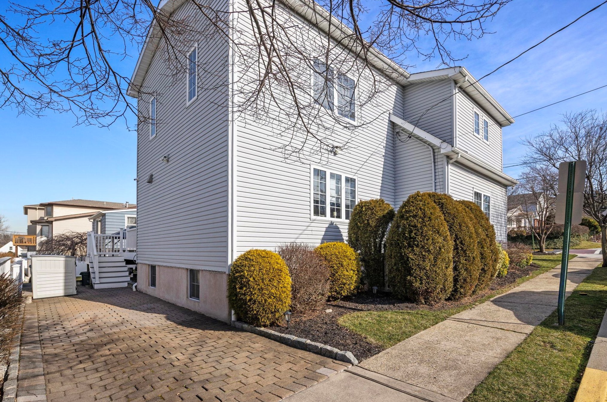753 9th St, Secaucus NJ  07094-3321 exterior