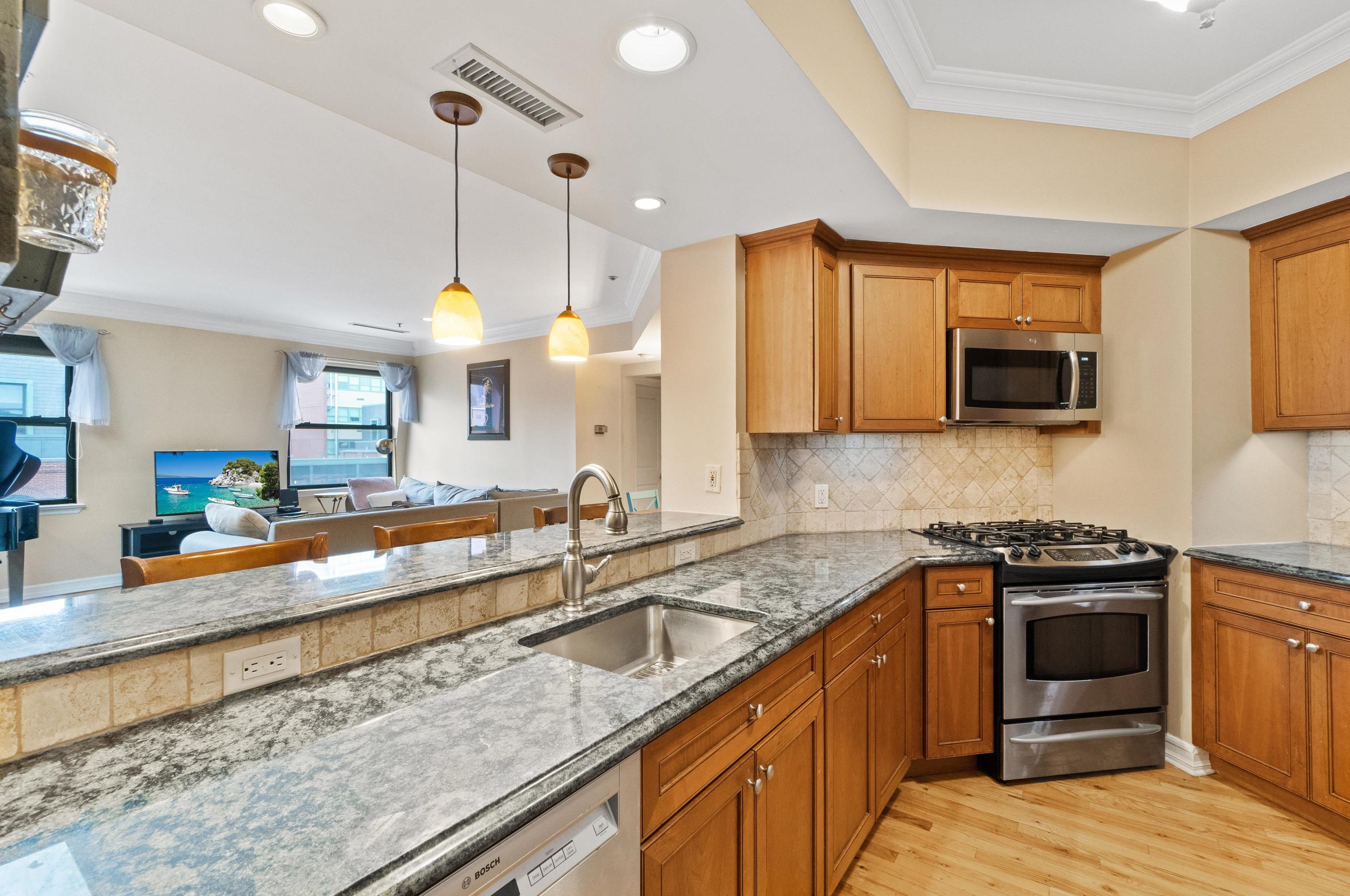 600 Hudson St, Jersey City, NJ 07302-5913