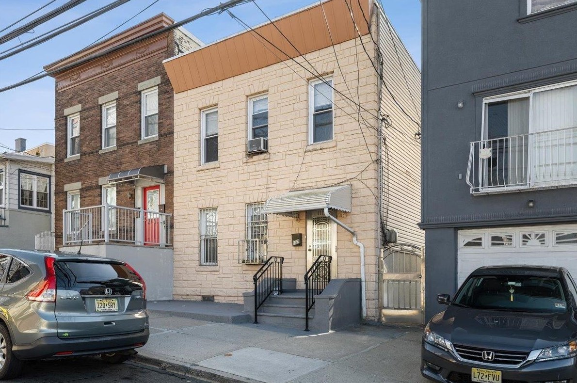1117 67th St, North Bergen, NJ 07047
