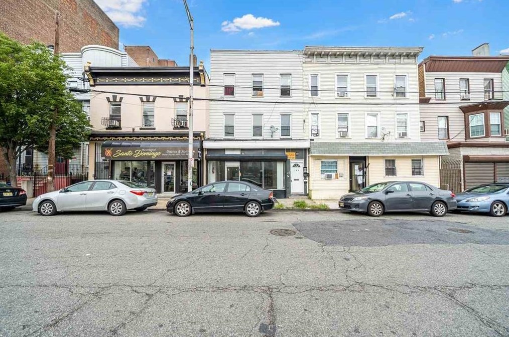 264 Fairmount Ave, Jersey City, NJ 07306-4712