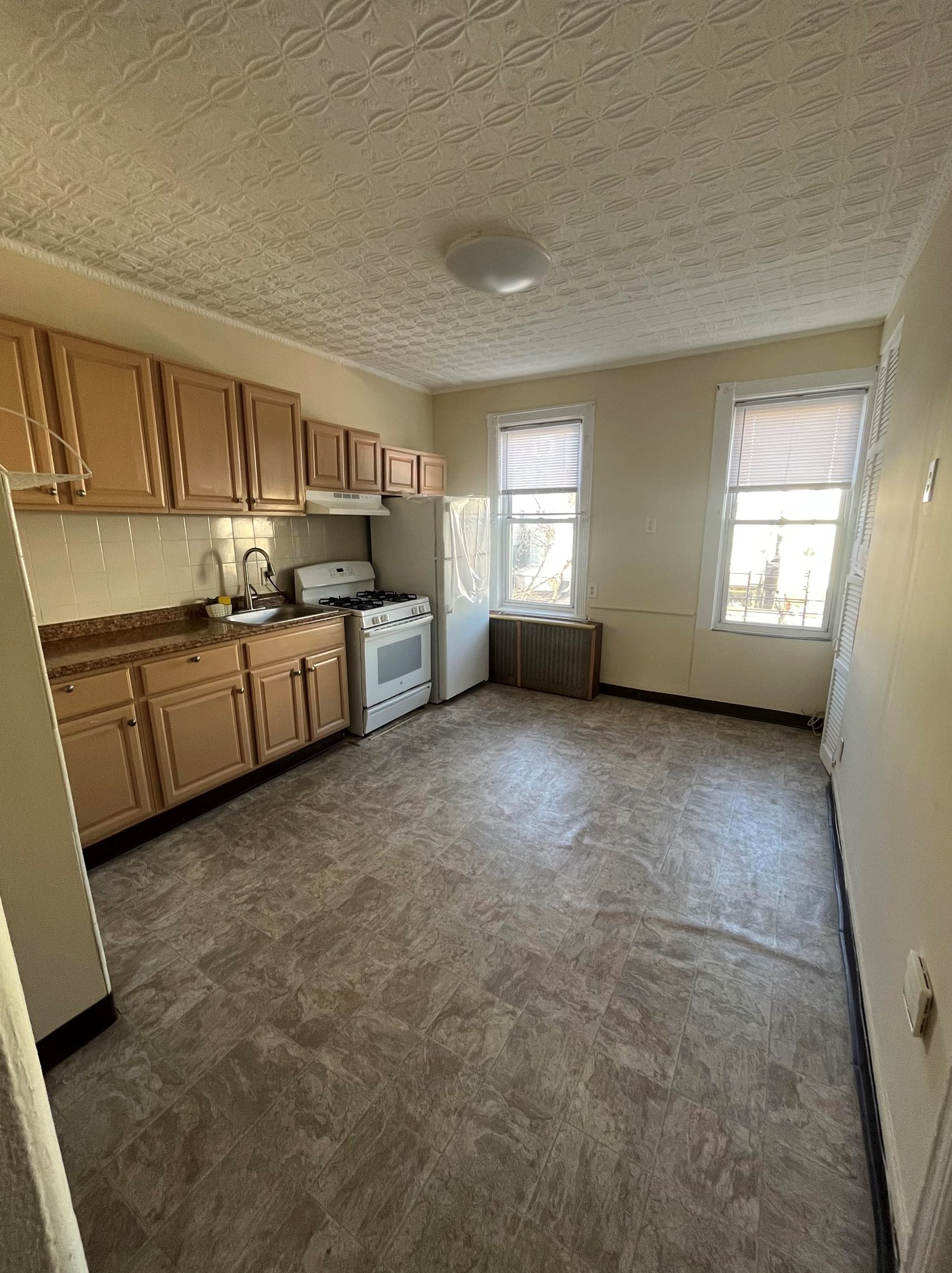 562 56th St #2, West New York, NJ 07093
