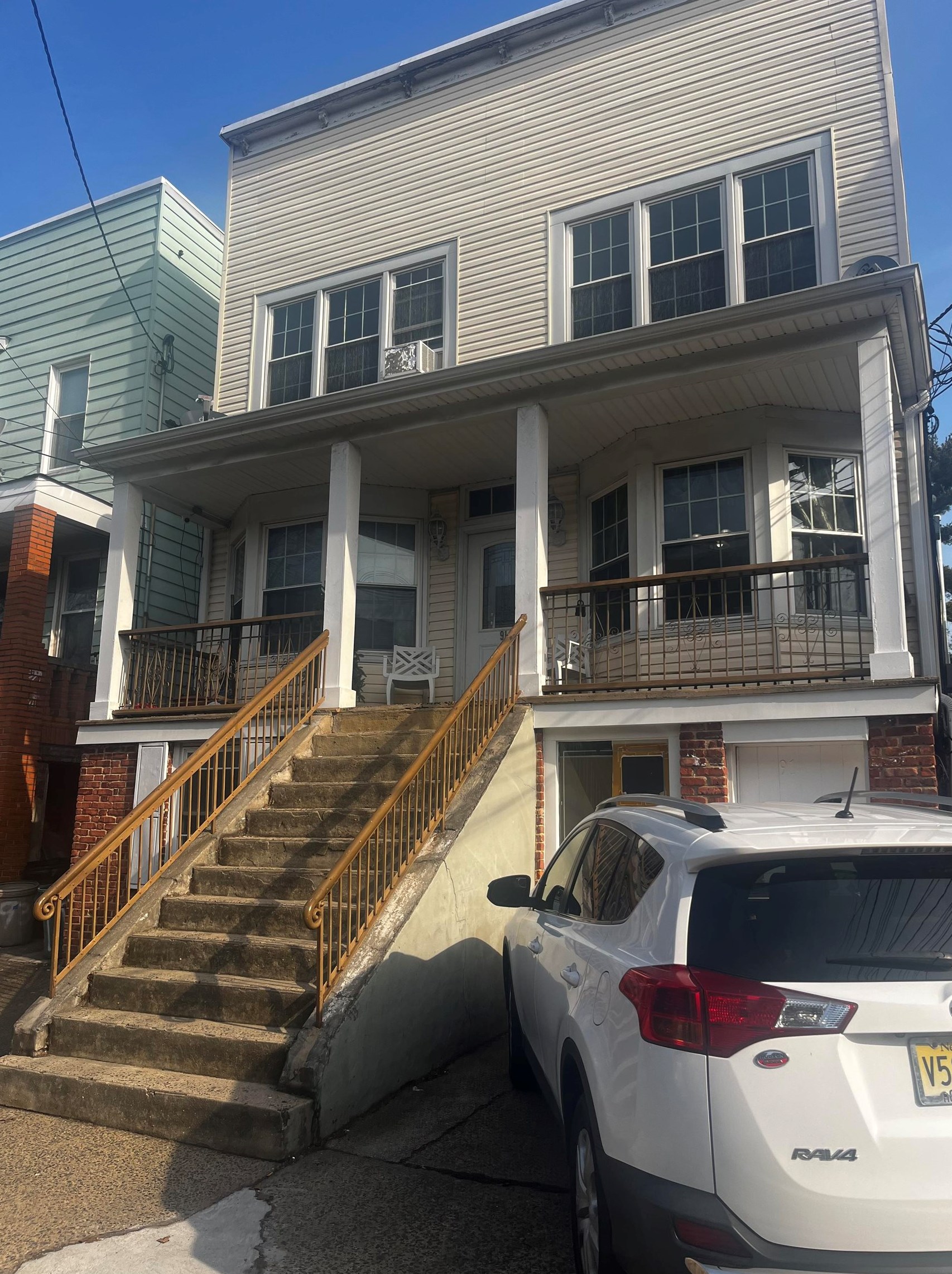 91 W 24th St, Bayonne, NJ 07002