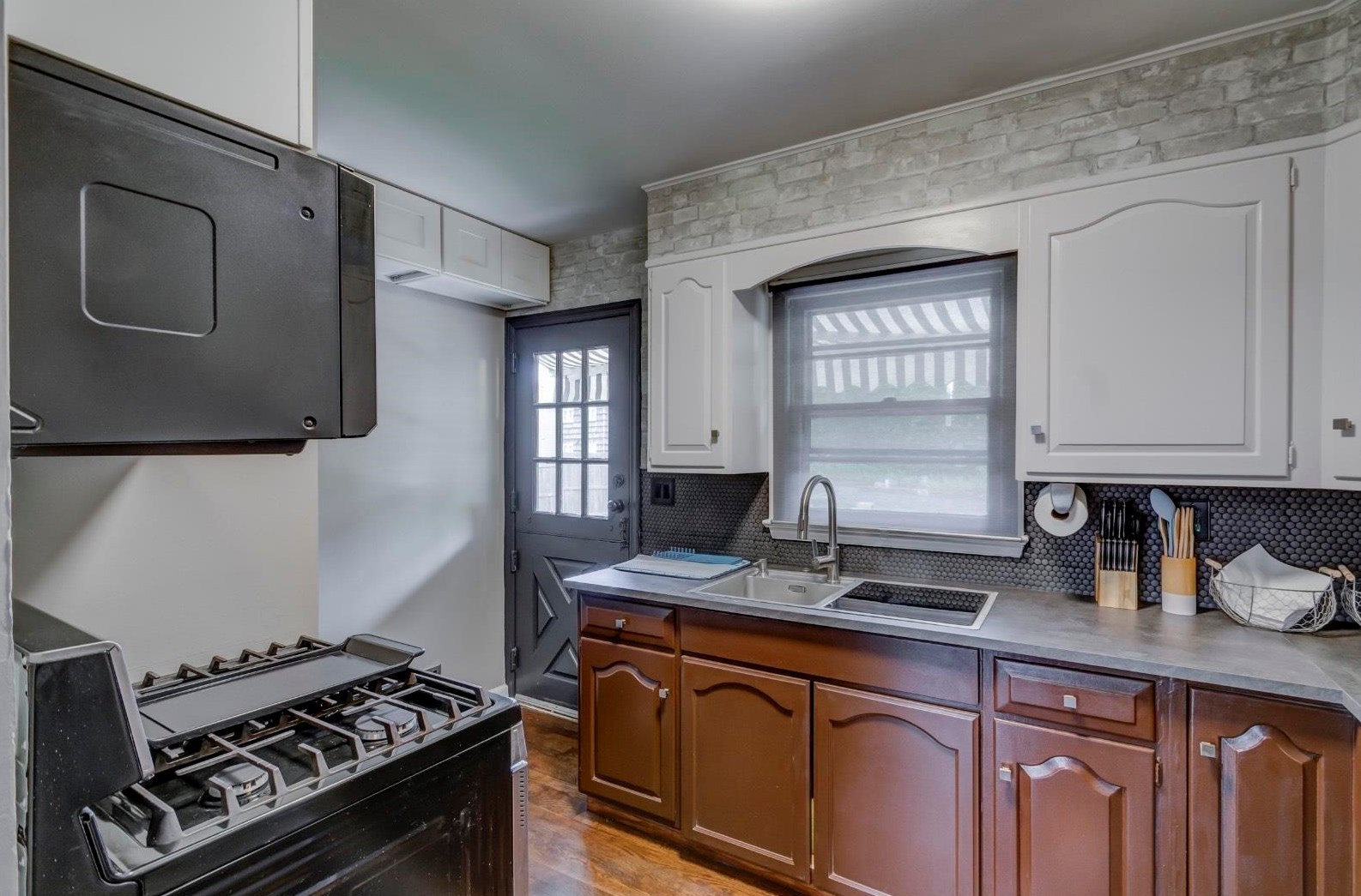 87 W 48th St, Bayonne, NJ 07002