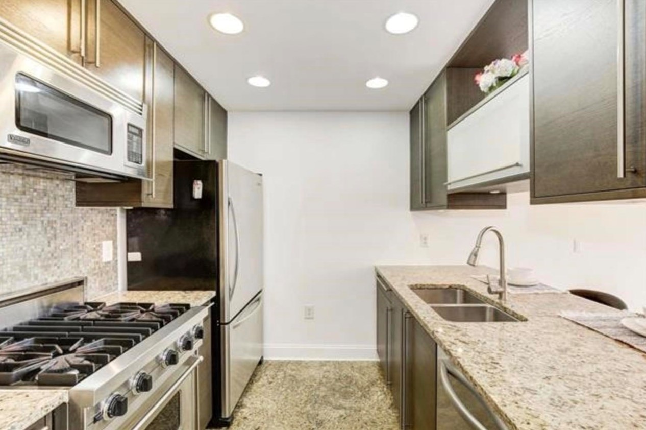 10 Regent St #717, Jersey City, NJ 07302