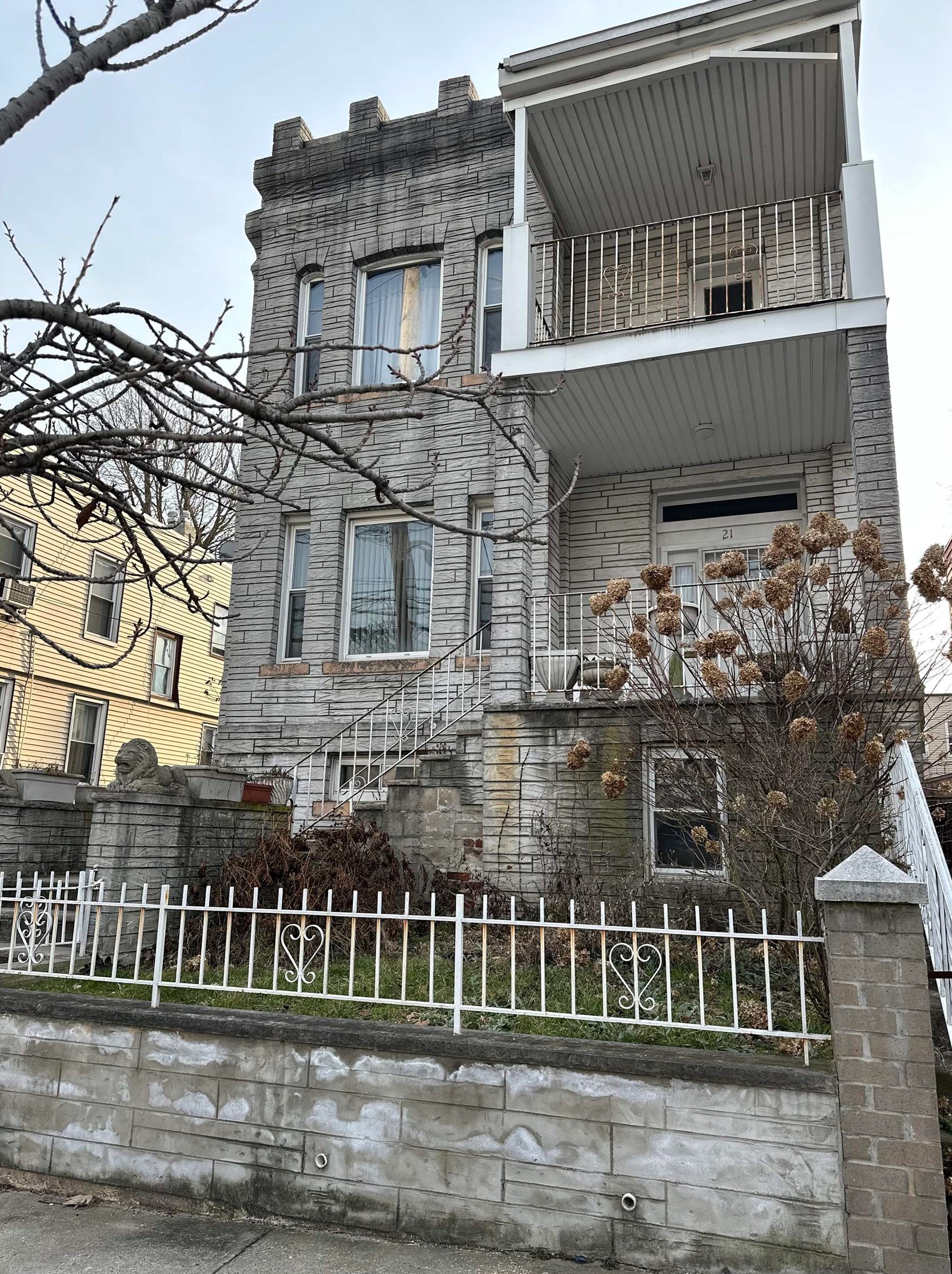 21 Bayview Ave, Jersey City, NJ 07305-4203