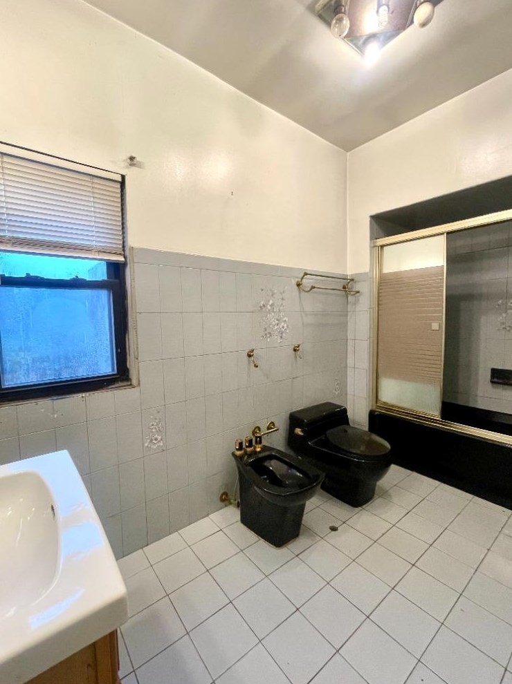 1227 Hillside Pl, North Bergen NJ  07047-2733 exterior