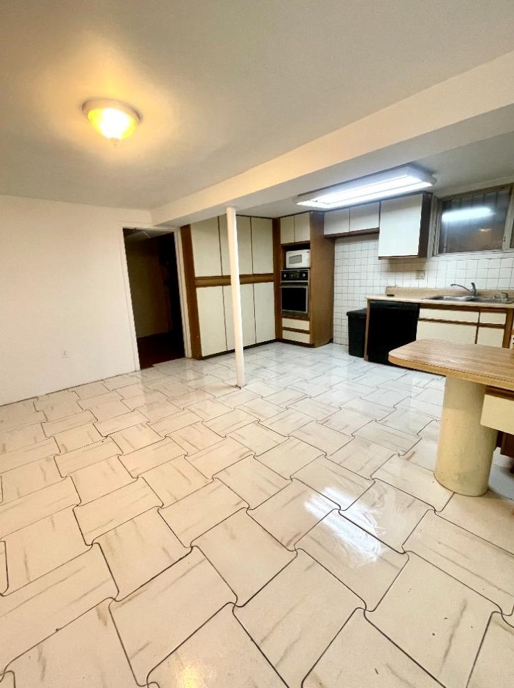 1227 Hillside Pl, North Bergen NJ  07047-2733 exterior