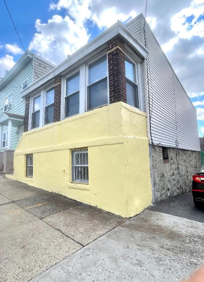 1227 Hillside Pl, North Bergen, NJ 07047-2733