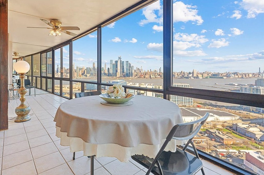 380 Mountain Rd #810, Union City, NJ 07087
