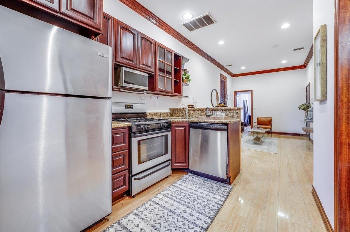 198 New York Ave, Jersey City, NJ 07307-1641
