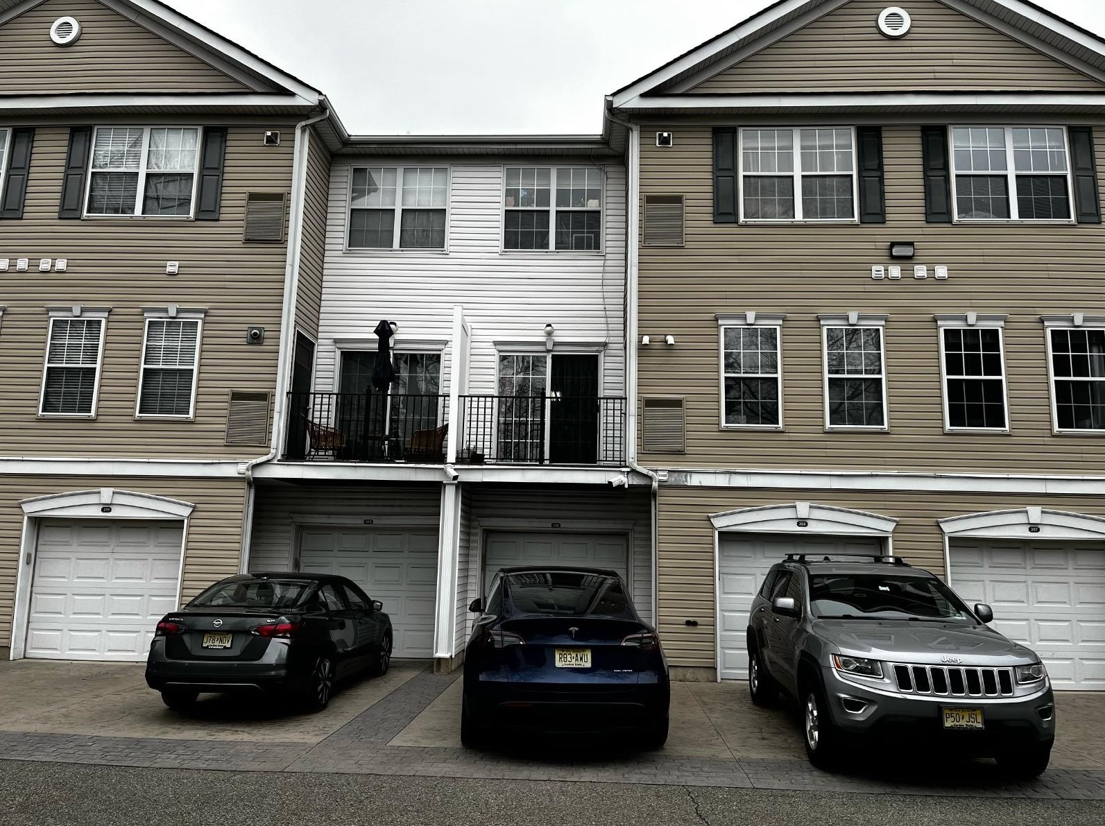 405 Grant Ave #306, Jersey City, NJ 07305