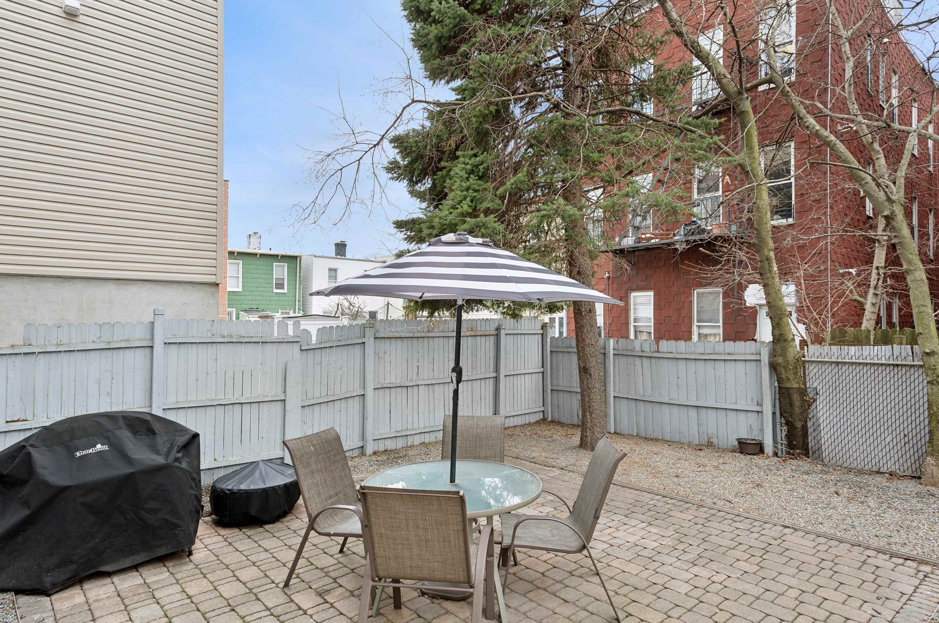 615 15th St, Union City, NJ 07087-3239