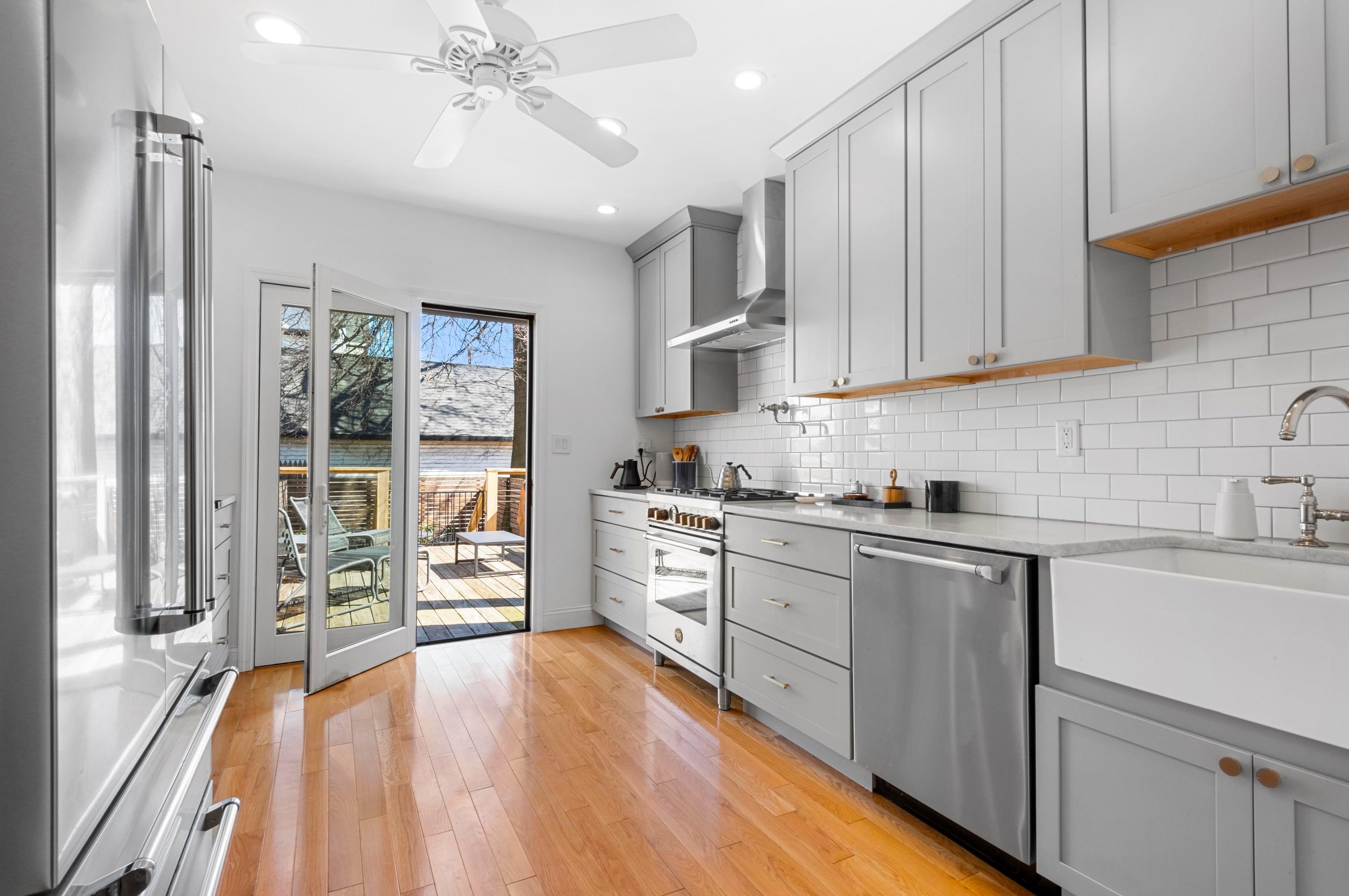 11 W 42nd St, Bayonne, NJ 07002