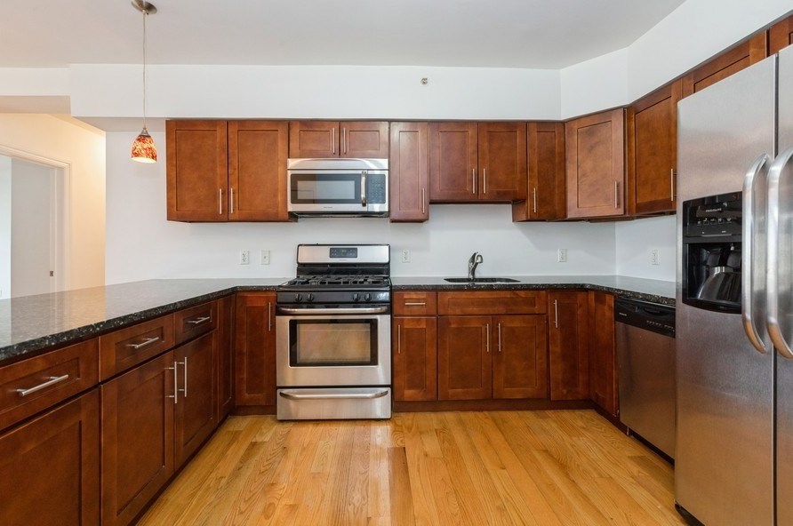 125 43rd St #801, Union City, NJ 07087