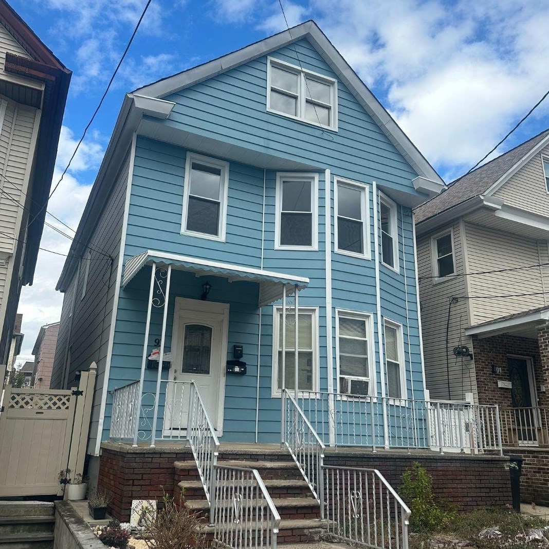 93 W 13th St, Bayonne, NJ 07002