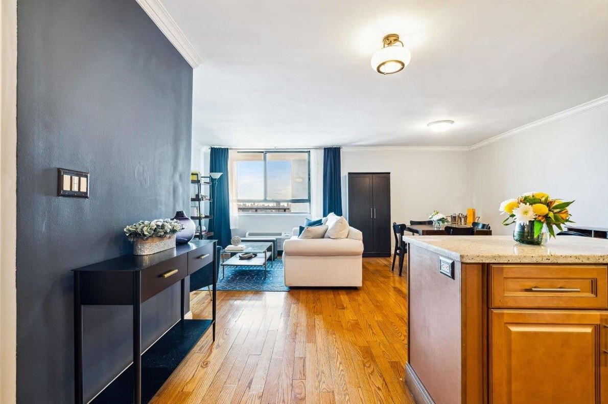 100 Manhattan Ave #1211, Union City, NJ 07087
