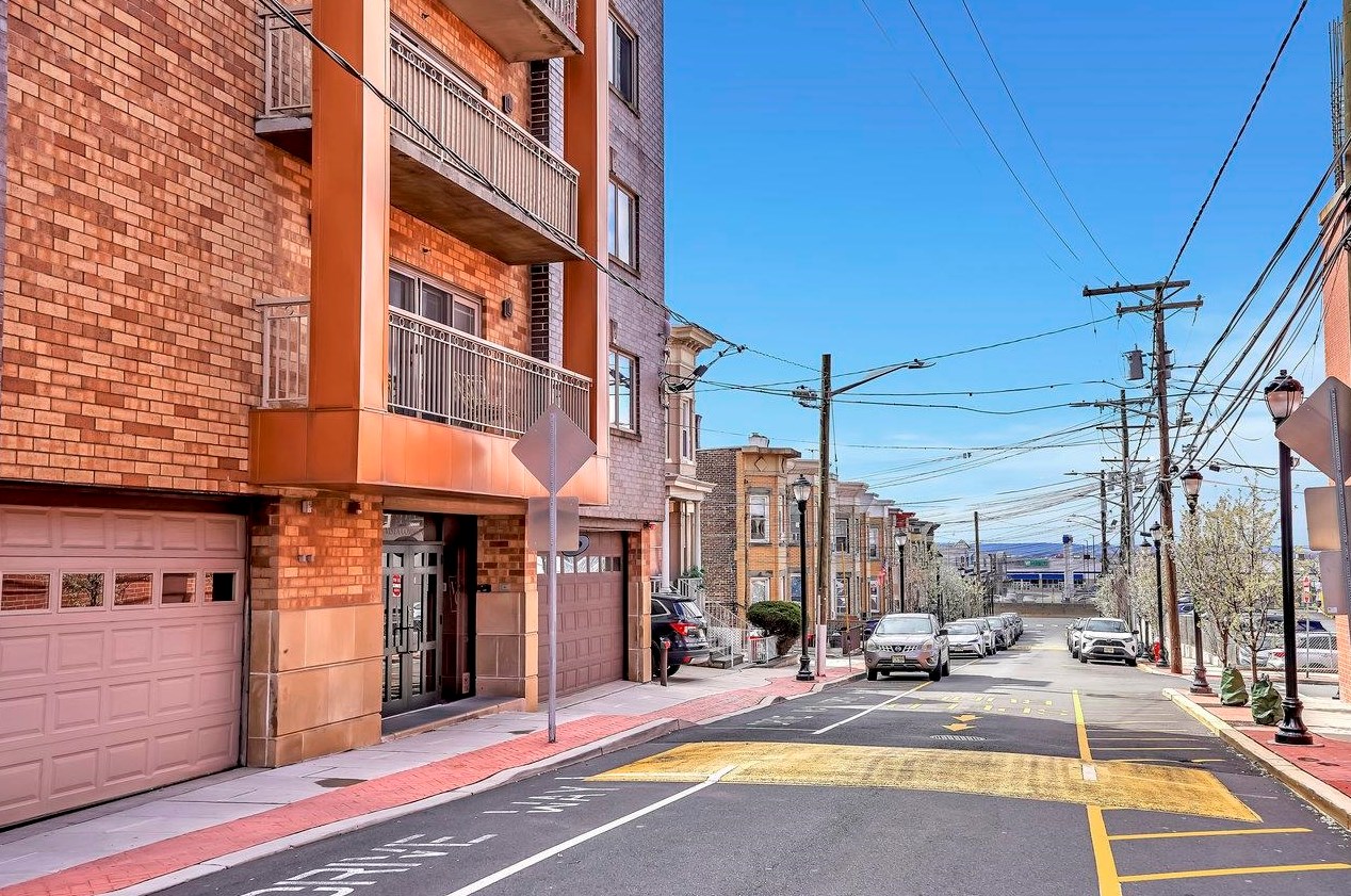 803 Sip St, Union City, NJ 07087-2450