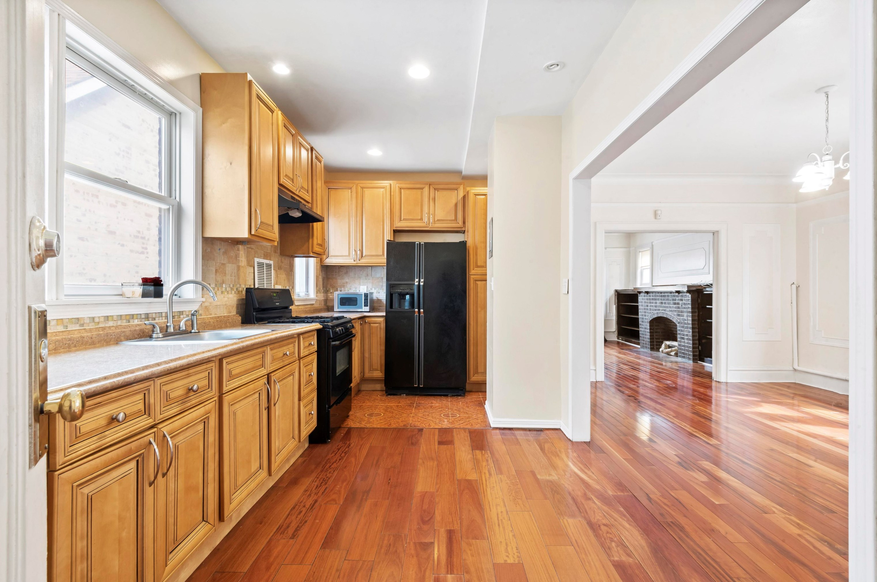 13 Broadman Pkwy, Jersey City, NJ 07305-1518