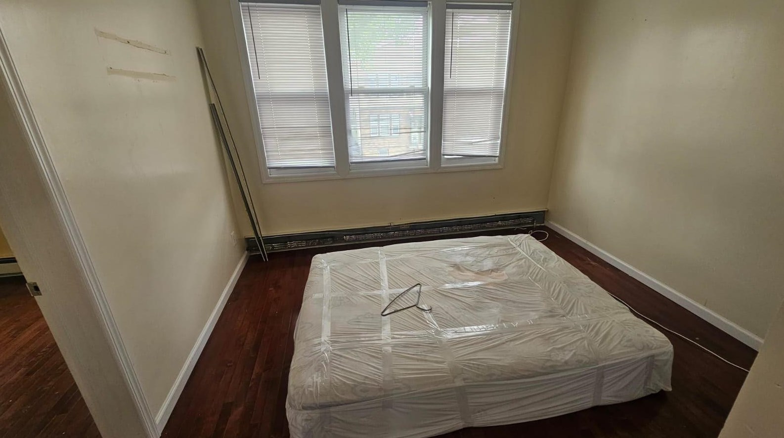 16 E Bidwell Ave, Jersey City, NJ 07305