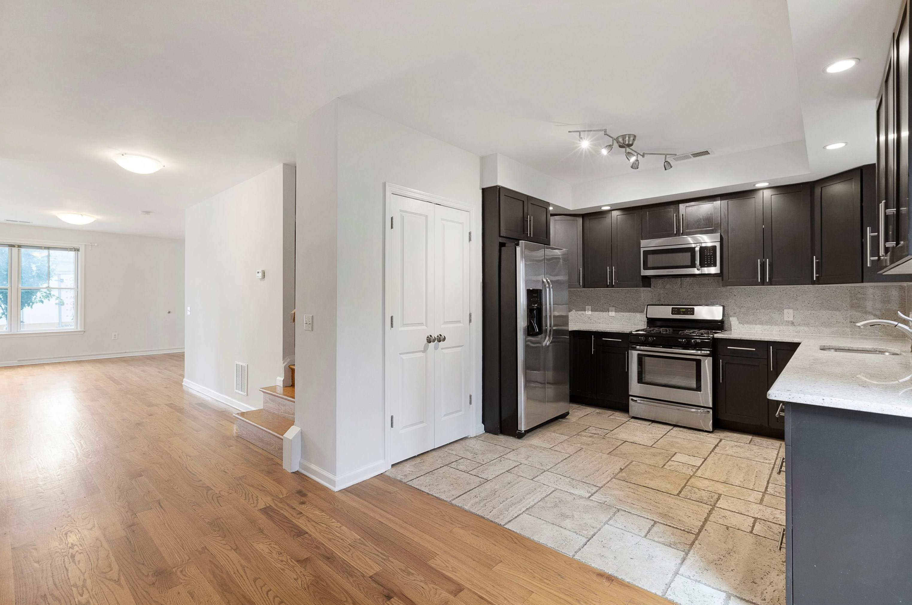 18-2 Ash St, Jersey City NJ  07304-4145 exterior