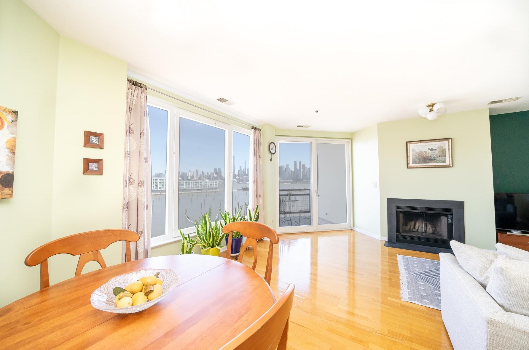 600 Harbor Blvd, Union City NJ  07086-6746 exterior