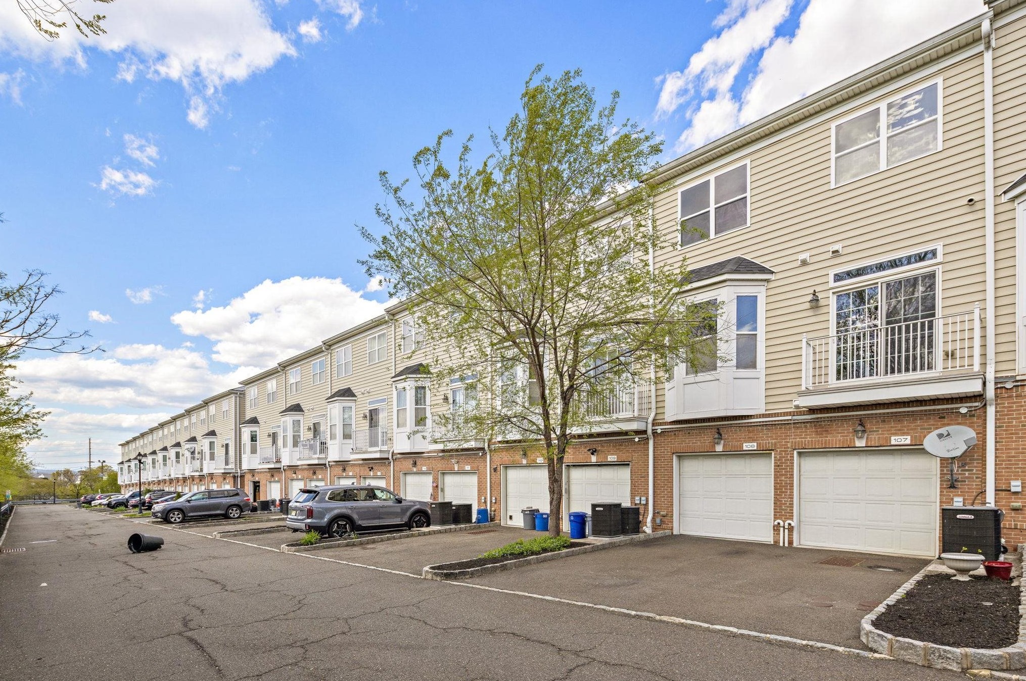 265 Custer Ave, Jersey City NJ  07305-1705 exterior