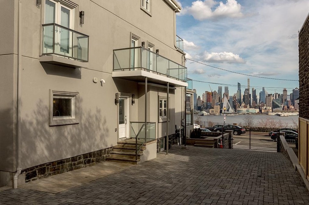 997 Blvd, Union City NJ 07086-7157 exterior