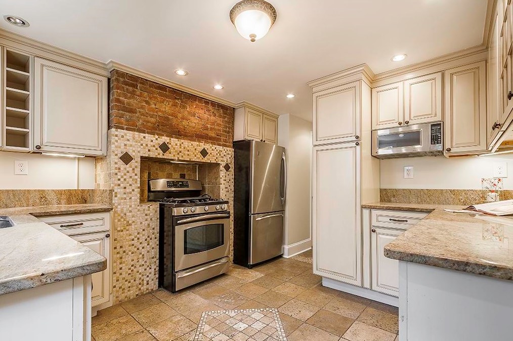 18 W Hamilton Pl, Jersey City, NJ 07302