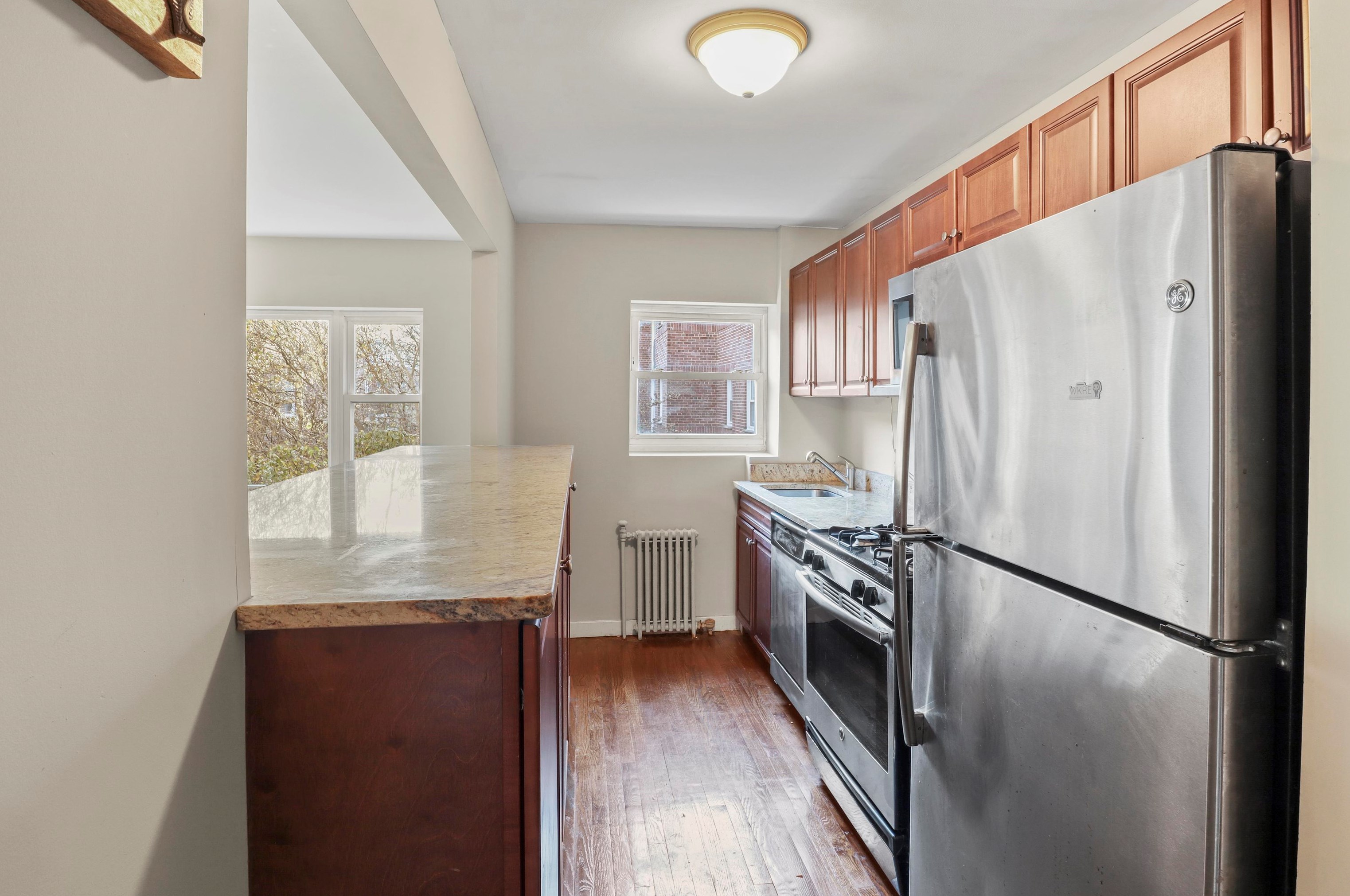 40 Glenwood Ave, Jersey City, NJ 07306-4627