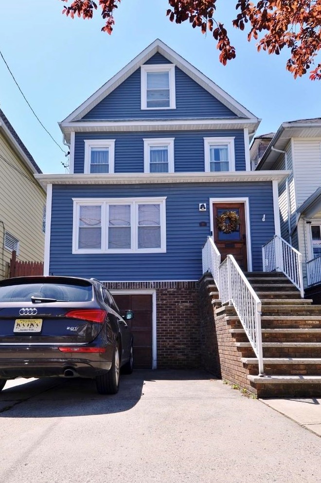 38 E 42nd St, Bayonne, NJ 07002