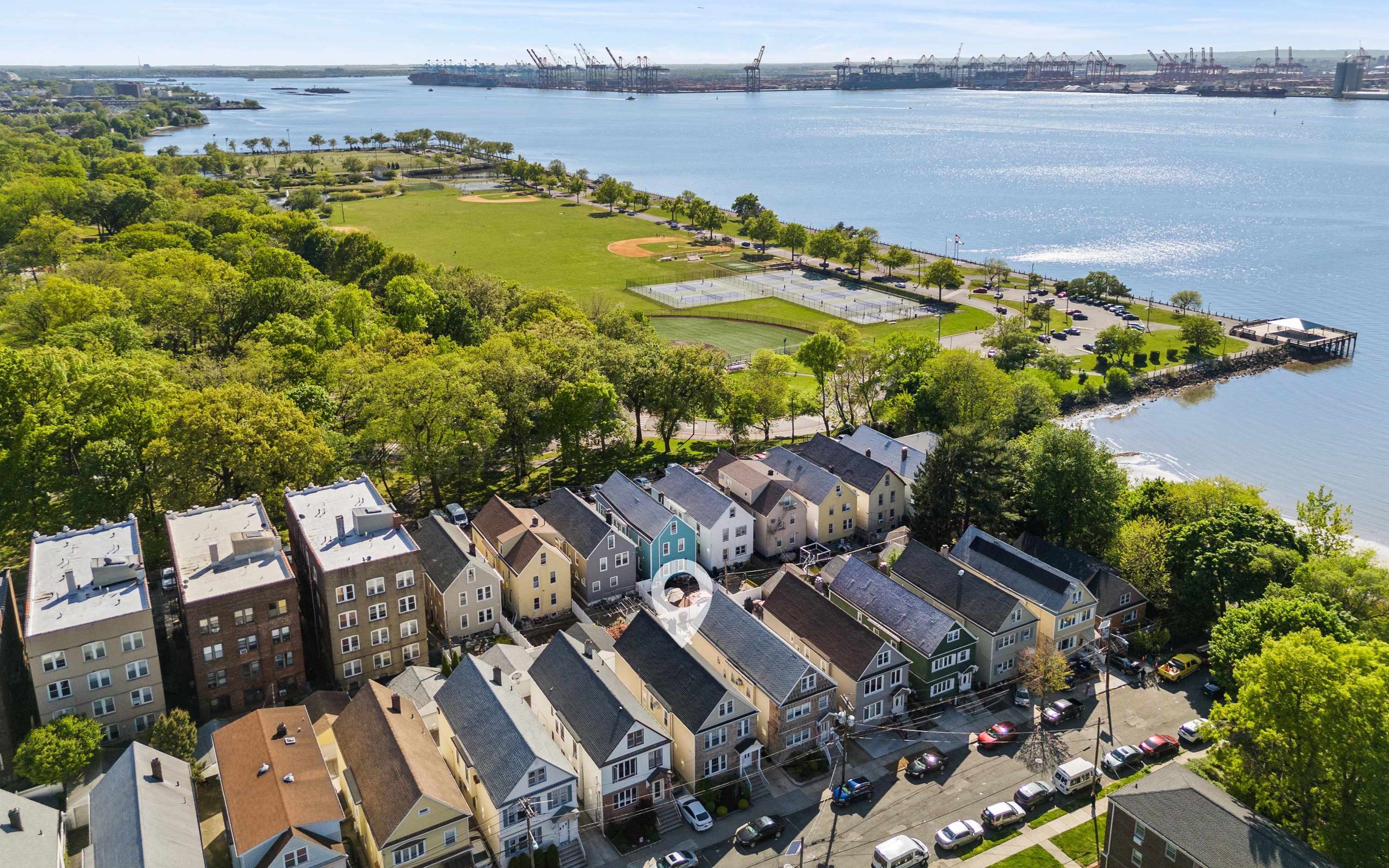 180 W 49th St, Bayonne, NJ 07002