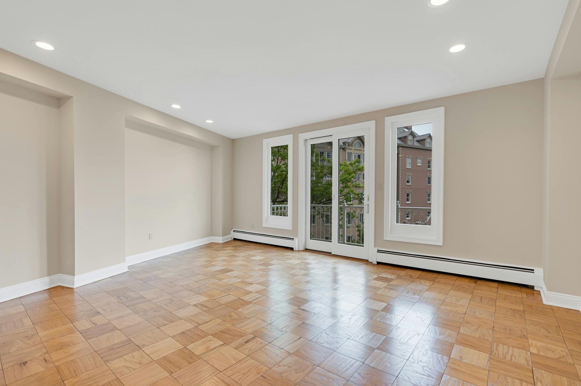 101 Shearwater Ct E #35, Jersey City, NJ 07305