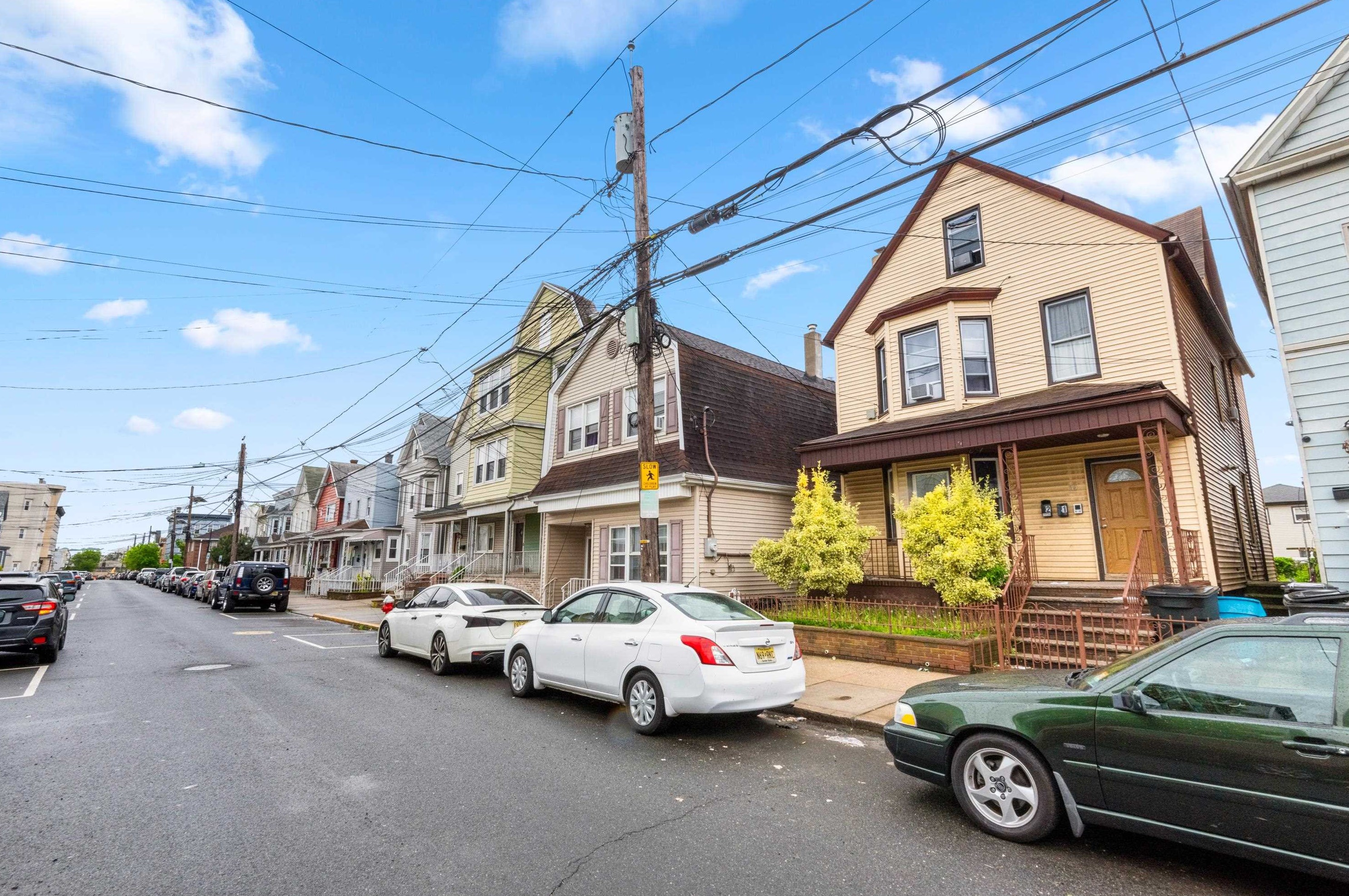 30 15th St, Bayonne, NJ 07002-3541
