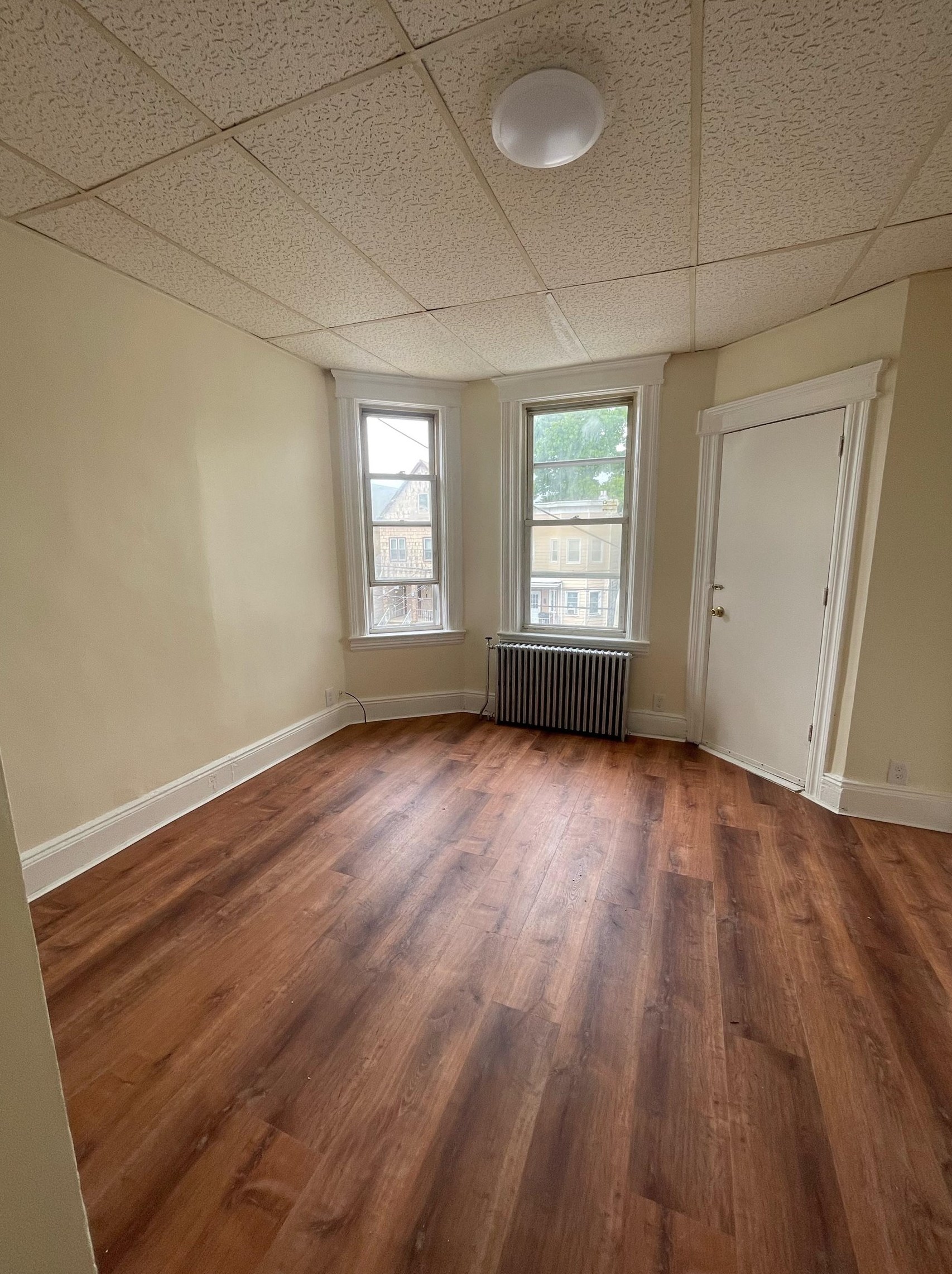 72 17th St, Bayonne, NJ 07002-2675