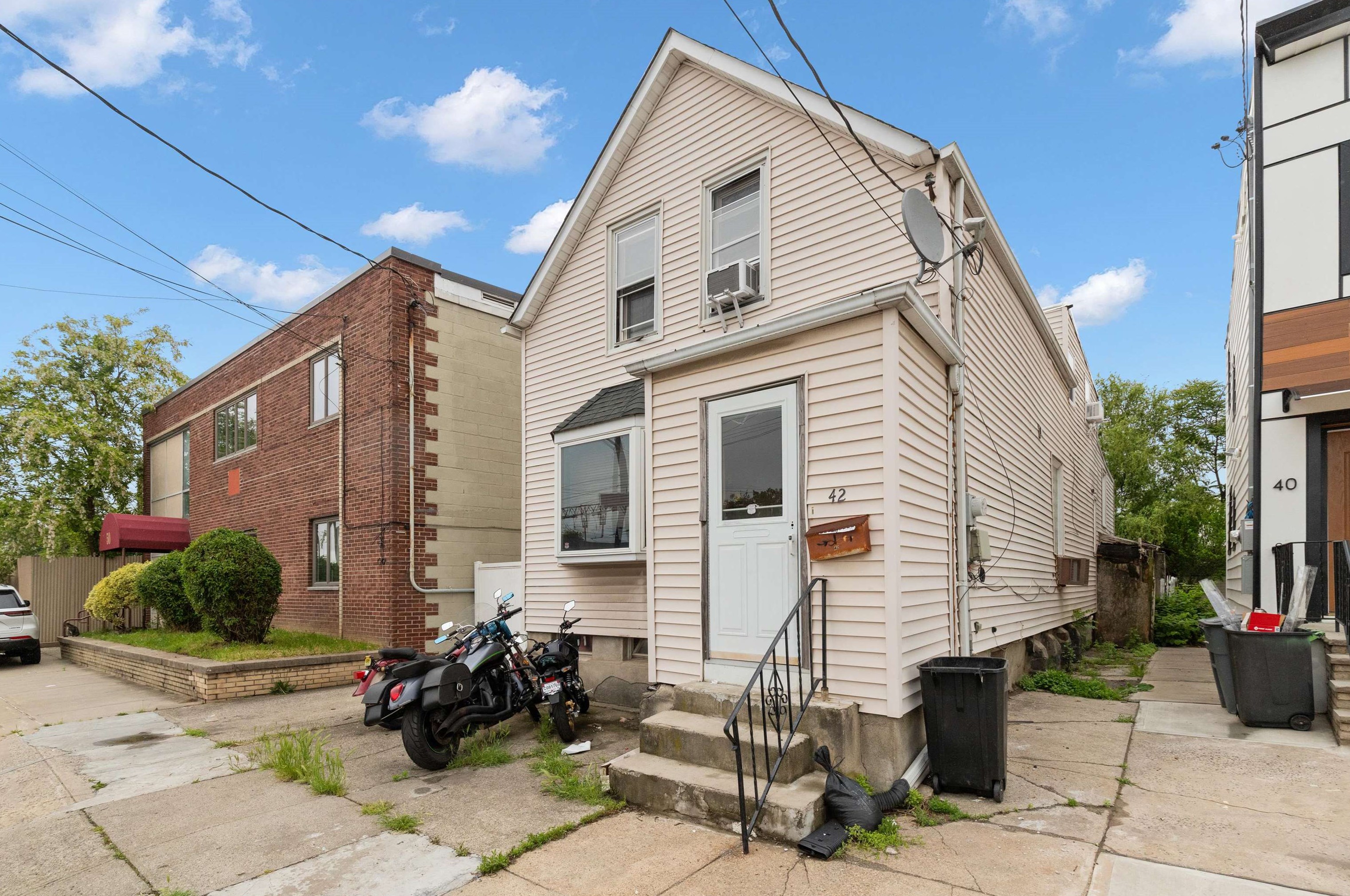 42 Lewis Ave, Jersey City, NJ 07306-6107