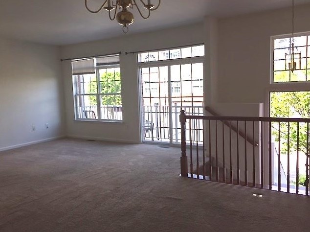 8 Lee Ct, Jersey City, NJ 07305