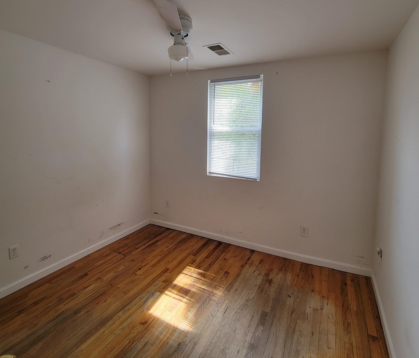 174 Pine St, Jersey City, NJ 07304-3303