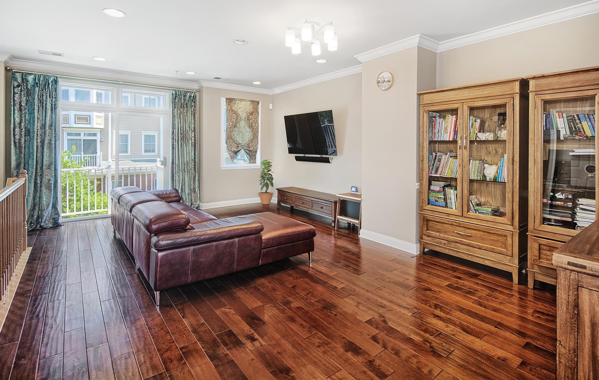 337 Oswego Ct, West New York, NJ 07093-8317