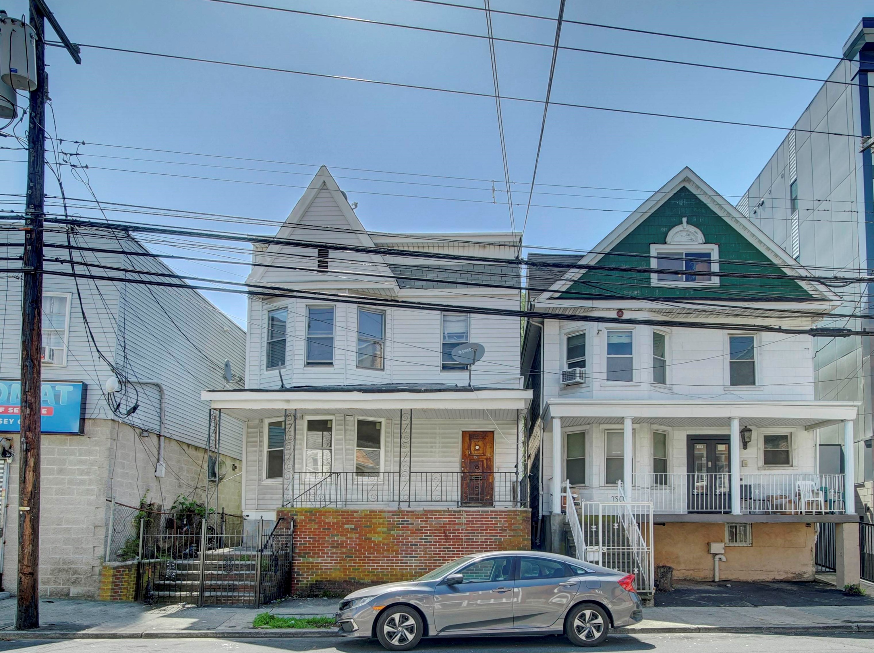 152 Bergen Ave, Jersey City, NJ 07305-1525
