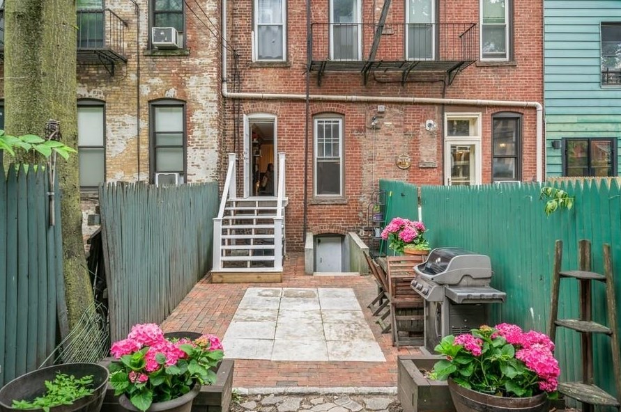 208 7th St, Jersey City NJ  07302-2054 exterior