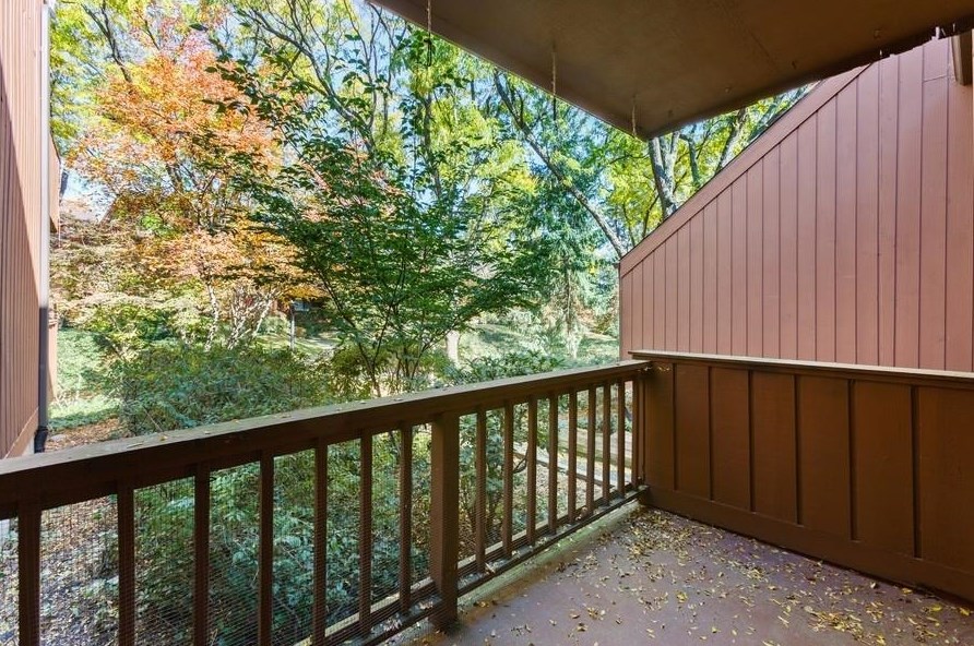 547 Sanderling Ct, Secaucus, NJ 07094-2220